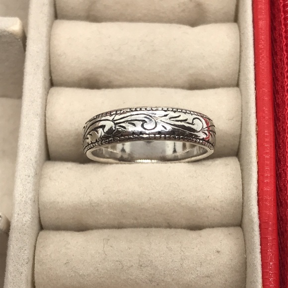 Sterling Silver Ring with Engraved Scrolls - Picture 4 of 9